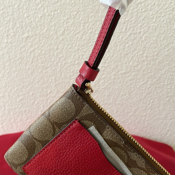 NWT COACH Signature Logo Khaki/Red Wristlet/Wallet - Picture 5 of 6